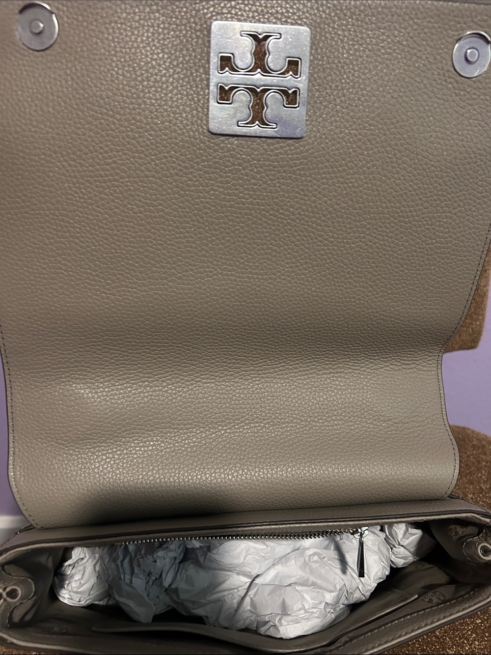 Tory Burch Light Gray Pebbled Leather Chain Shoulder Bag - Picture 3 of 3